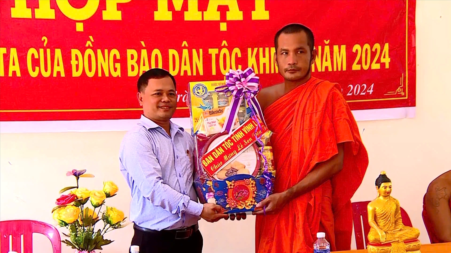 Tỉnh Vĩnh Long luôn quan tâm và thực hiện tốt chính sách đối với Người có uy tín Tỉnh Vĩnh Long luôn quan tâm và thực hiện tốt chính sách đối với Người có uy tín