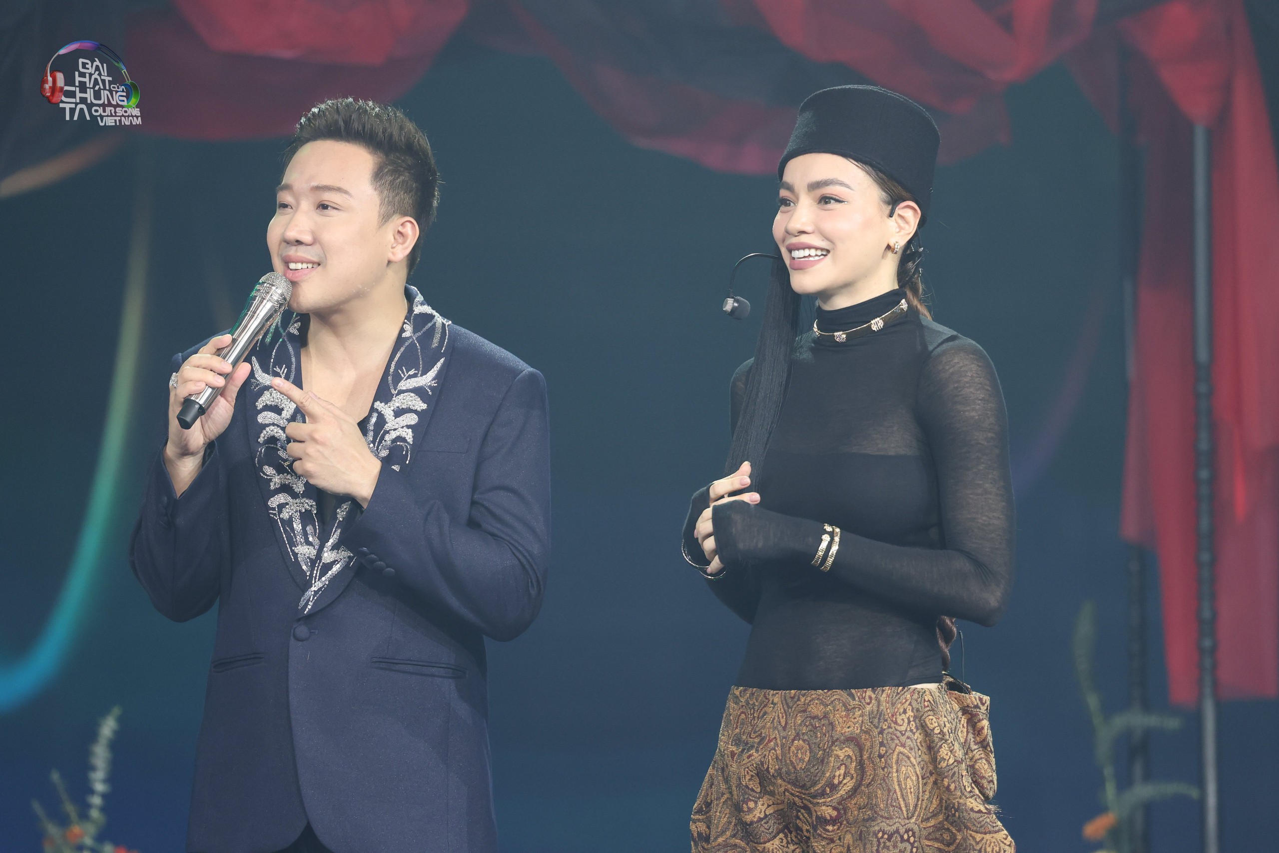 Vũ Thảo My bật khóc khi cùng Thu Minh giành giải quán quân Our song Vietnam- Ảnh 1. Vũ Thảo My bật khóc khi cùng Thu Minh giành giải quán quân Our song Vietnam- Ảnh 1.