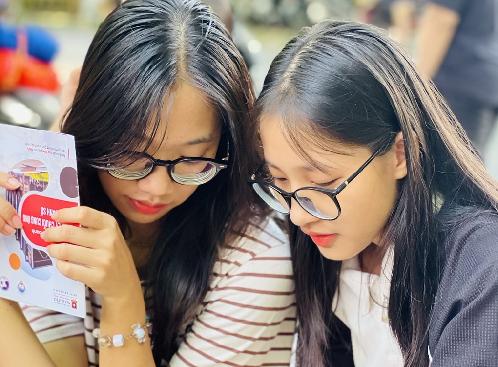 Xét tuyển đại học bằng học bạ: Con cưng bị quay lưng? - 1 Xét tuyển đại học bằng học bạ: Con cưng bị quay lưng? - 1