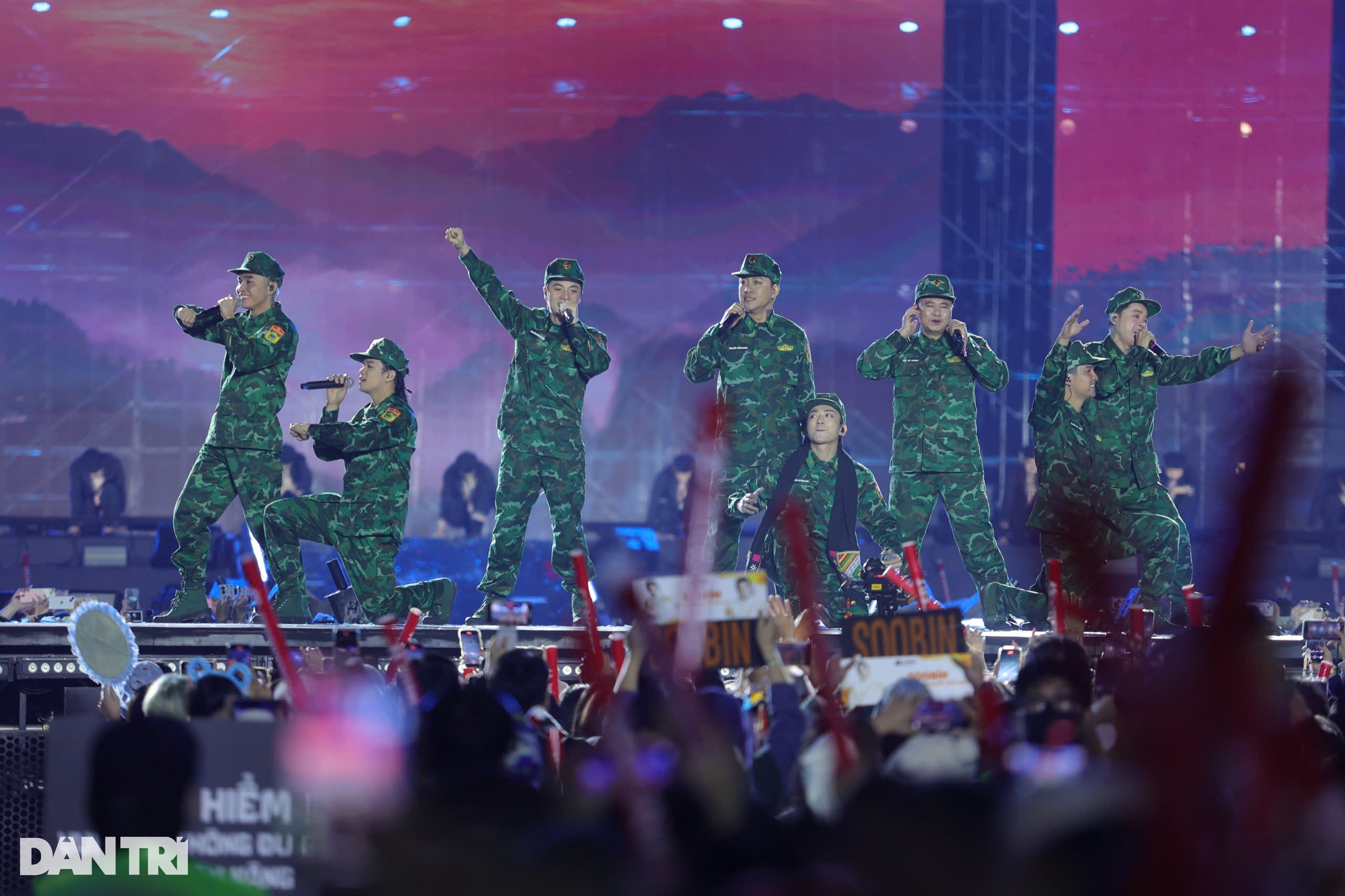 Âm nhạc Việt 2024: Anh trai vượt sóng chị đẹp - 3 Âm nhạc Việt 2024: Anh trai vượt sóng chị đẹp - 3