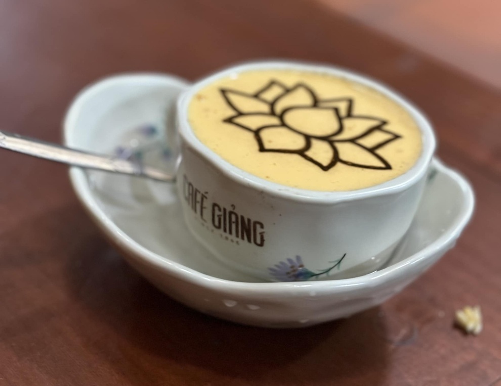 Tỷ phú Mỹ nói câu bất ngờ khi thưởng thức cà phê trứng nổi tiếng ở Hà Nội - 3 Tỷ phú Mỹ nói câu bất ngờ khi thưởng thức cà phê trứng nổi tiếng ở Hà Nội - 3