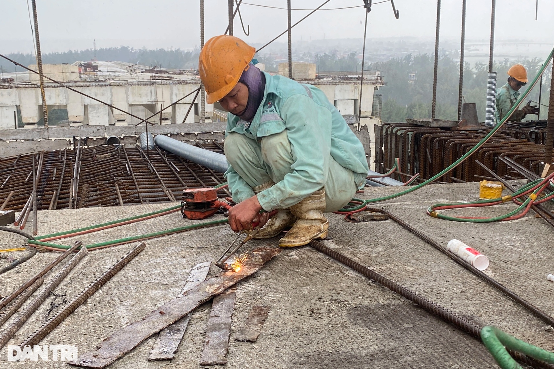 Cầu vượt cửa biển 2.400 tỷ đồng ở Huế sẽ hợp long trước Tết Nguyên đán 2025 - 8 Cầu vượt cửa biển 2.400 tỷ đồng ở Huế sẽ hợp long trước Tết Nguyên đán 2025 - 8