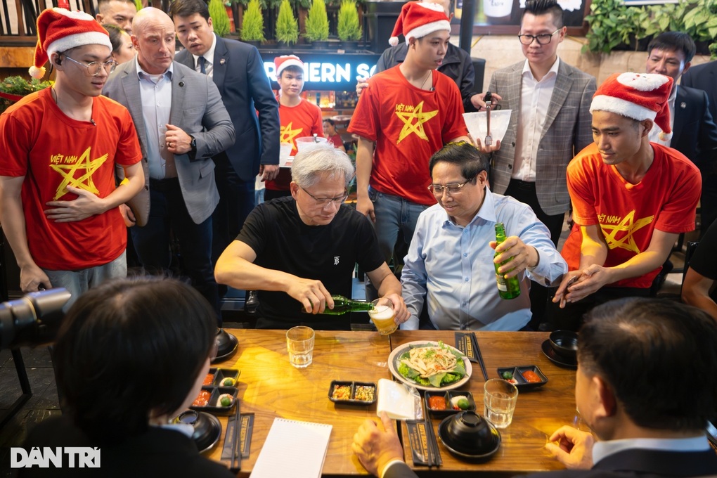 Chủ quán bia Tạ Hiện tiết lộ buổi tối đặc biệt đón Thủ tướng và CEO Nvidia - 1 Chủ quán bia Tạ Hiện tiết lộ buổi tối đặc biệt đón Thủ tướng và CEO Nvidia - 1