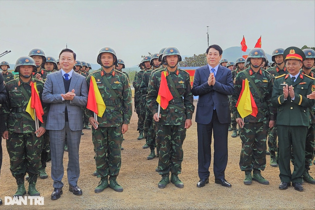 Chủ tịch nước kiểm tra công tác sẵn sàng chiến đấu tại Quân đoàn chủ lực - 3 Chủ tịch nước kiểm tra công tác sẵn sàng chiến đấu tại Quân đoàn chủ lực - 3