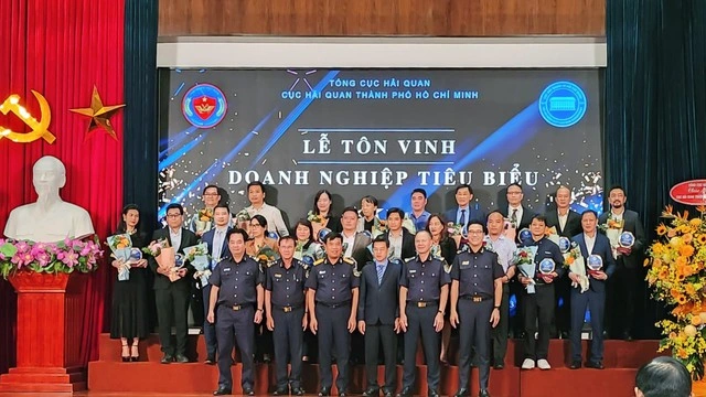 Doanh nghiệp nước giải khát duy nhất được Cục Hải quan TP.HCM tôn vinh Doanh nghiệp nước giải khát duy nhất được Cục Hải quan TP.HCM tôn vinh