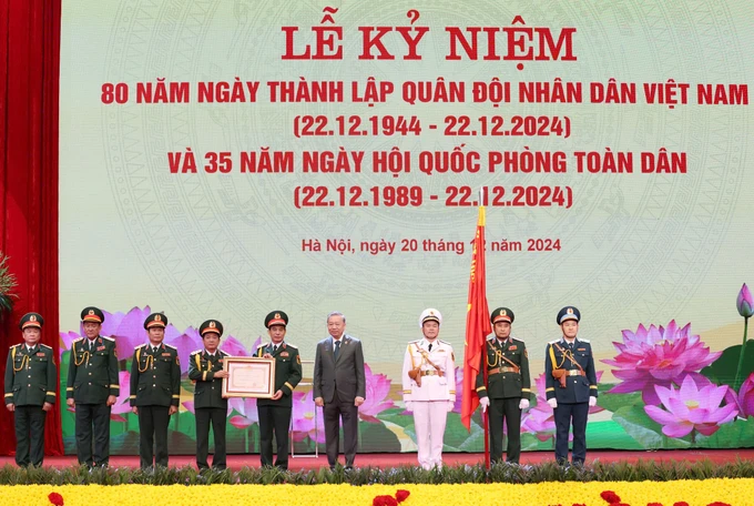 Tổng Bí thư Tô Lâm trao Huân chương Hồ Chí Minh tặng Quân đội nhân dân Việt Nam tại lễ kỷ niệm Hinh anh le ky niem 14.jpg