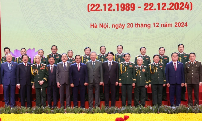 Tổng Bí thư Tô Lâm cùng các đồng chí lãnh đạo, nguyên lãnh đạo Đảng, Nhà nước, MTTQ Việt Nam, quân đội tại lễ kỷ niệm Hinh anh le ky niem 15.jpg