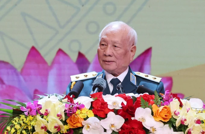 Trung tướng Nguyễn Văn Phiệt, đại diện cựu chiến binh phát biểu tại lễ kỷ niệm Hinh anh le ky niem 17.jpg