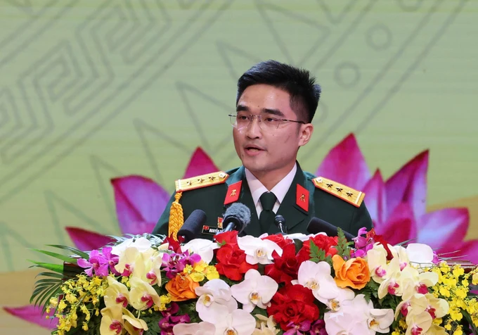 Thượng úy Nguyễn Tuấn Dũng, đại diện thế hệ trẻ phát biểu tại lễ kỷ niệm Hinh anh le ky niem 18.jpg