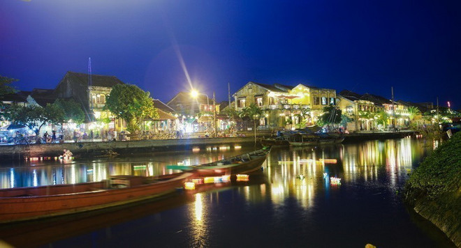 Thành phố Hội An về đêm. (Ảnh: Minh Đức/TTXVN) ttxvn_hoi an (3).jpg