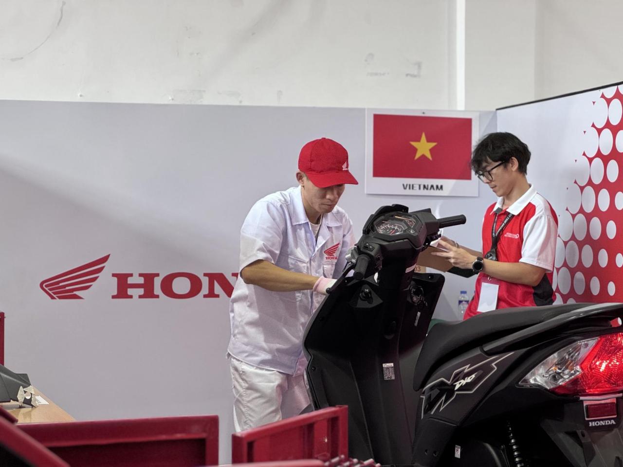 Honda Việt Nam đạt 2 giải cá nhân, 3 giải đồng đội tại Hội thi Kỹ thuật viên Xuất sắc Châu Á – Châu Đại Dương 2024 - Vietnam.vn Honda Việt Nam đạt 2 giải cá nhân, 3 giải đồng đội tại Hội thi Kỹ thuật viên Xuất sắc Châu Á – Châu Đại Dương 2024