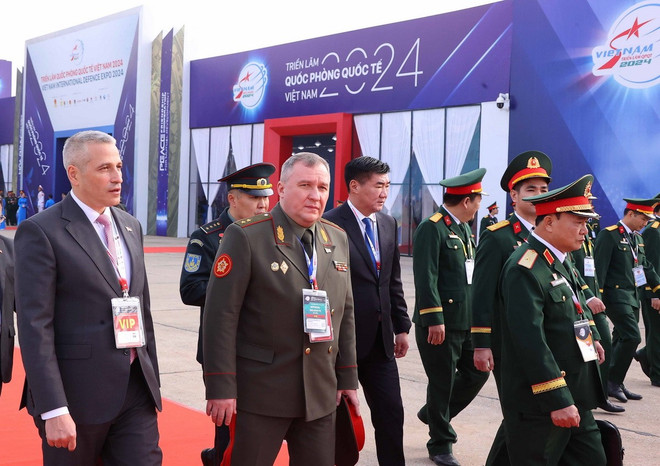 Đại biểu quốc tế dự Triển lãm Quốc phòng Quốc tế Việt Nam 2024. (Ảnh: Văn Điệp/TTXVN) khach-quoc-te-tai-trien-lam-quoc-phong-quoc-te-viet-nam.jpg