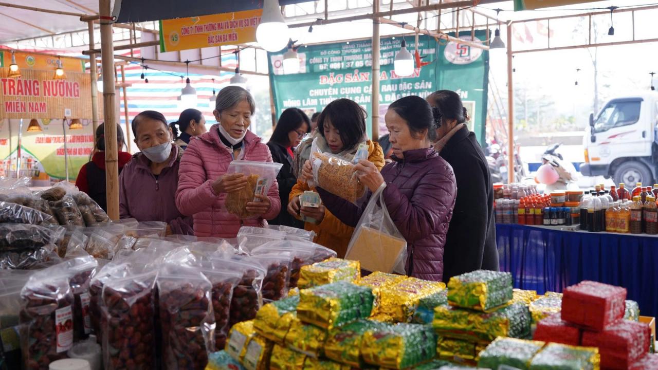 Khai mạc Tuần hàng OCOP, làng nghề, nông sản, thực phẩm an toàn năm 2024 tại huyện Thạch Thất - Vietnam.vn Khai mạc Tuần hàng OCOP, làng nghề, nông sản, thực phẩm an toàn năm 2024 tại huyện Thạch Thất