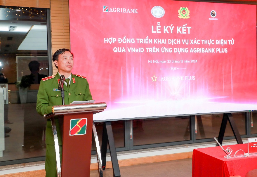 Lễ ký kết triển khai dịch vụ xác thực điện tử qua VNeID trên ứng dụng Agribank Plus giữa Agribank và Trung tâm RAR - Bộ Công an