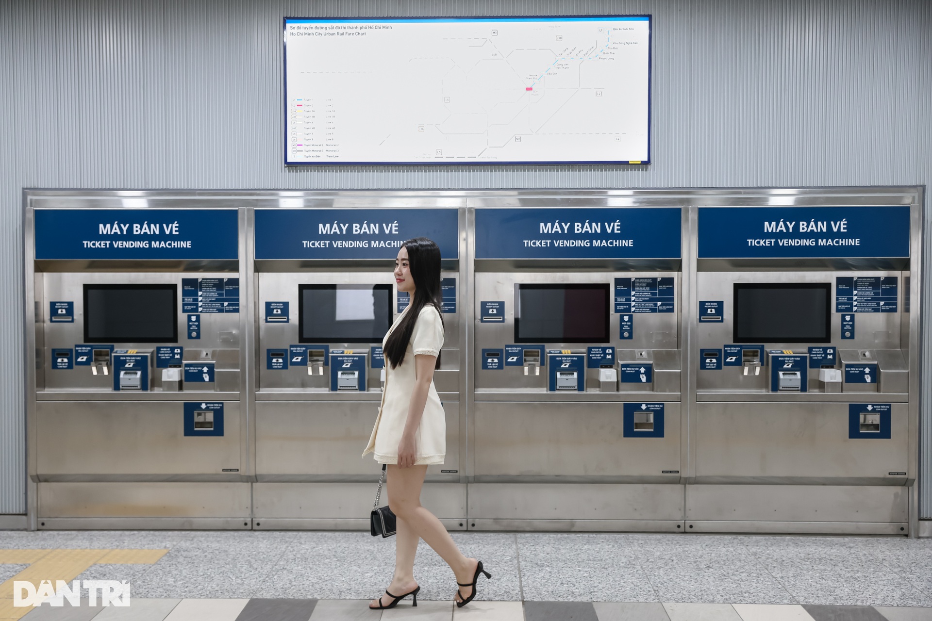 Giới trẻ TPHCM đổ xô đi trải nghiệm tuyến metro số 1 trước ngày vận hành - 11 Giới trẻ TPHCM đổ xô đi trải nghiệm tuyến metro số 1 trước ngày vận hành - 11