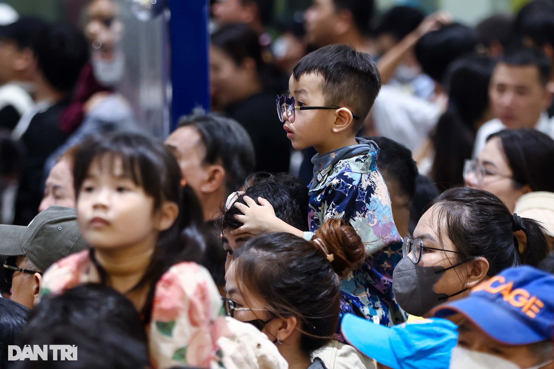 Metro Bến Thành - Suối Tiên chật kín người sáng cuối tuần - 7 Metro Bến Thành - Suối Tiên chật kín người sáng cuối tuần - 7