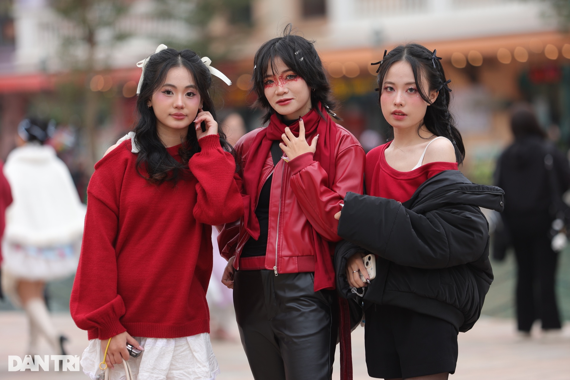 Người trẻ khoe dáng gợi cảm bất chấp giá lạnh, xem show Anh trai - 2 Người trẻ khoe dáng gợi cảm bất chấp giá lạnh, xem show Anh trai - 2