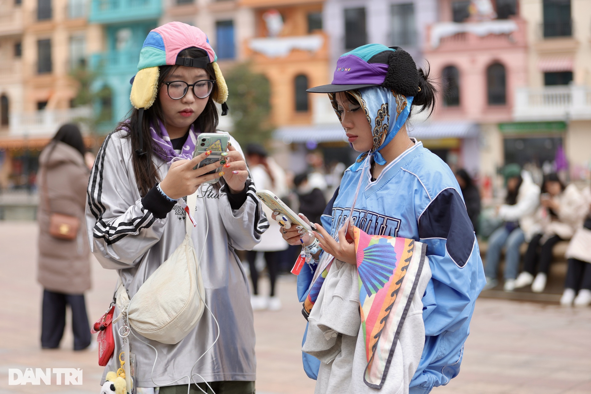 Người trẻ khoe dáng gợi cảm bất chấp giá lạnh, xem show Anh trai - 4 Người trẻ khoe dáng gợi cảm bất chấp giá lạnh, xem show Anh trai - 4