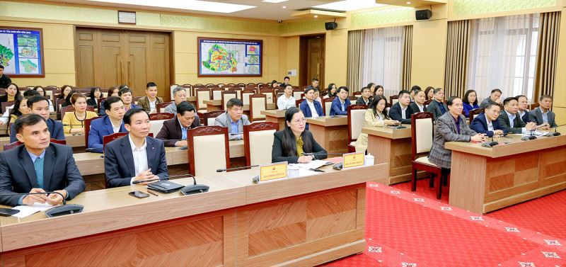 Tỉnh ủy Vĩnh Phúc tổ chức buổi gặp mặt, trao đổi với cán bộ, công chức, viên chức về phương án sắp xếp, tinh gọn tổ chức bộ máy. Ảnh: K. Linh.