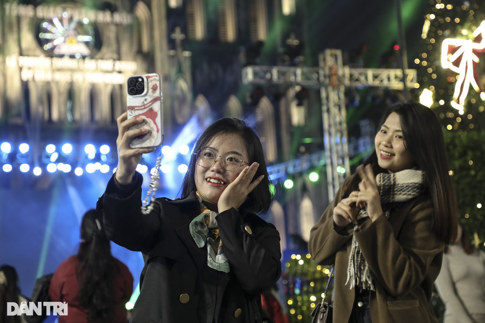 Các nhà thờ Hà Nội tỏa sáng rực rỡ đón Noel 2024 - 4 Các nhà thờ Hà Nội tỏa sáng rực rỡ đón Noel 2024 - 4