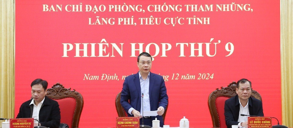 Đồng chí Đặng Khánh Toàn, Bí thư Tỉnh ủy, Trưởng Ban Chỉ đạo phòng, chống tham nhũng, lãng phí, tiêu cực tỉnh phát biểu tại phiên họp. Ảnh: Văn Trọng
