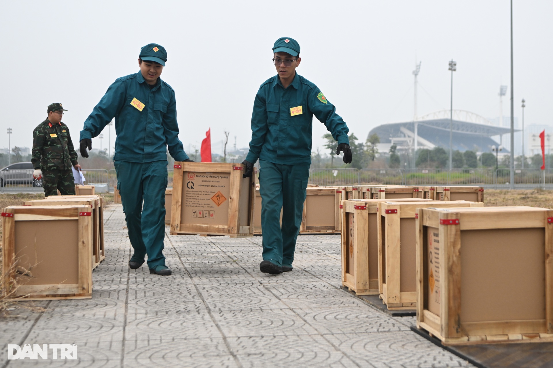 Bên trong trận địa pháo hoa Tết Dương lịch 2025 ở Hà Nội - 5 Bên trong trận địa pháo hoa Tết Dương lịch 2025 ở Hà Nội - 5