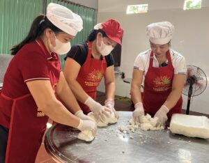 phu tho - Vietnam.vn Cơ sở sản xuất bánh sắn Kim Quyên, khu 2, xã Phú Lộc thực hiện nghiêm các tiêu chuẩn về chất lượng và an toàn thực phẩm trong quá trình sản xuất.