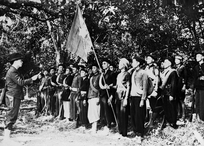 Ngày 22/12/1944, Đội Việt Nam Tuyên truyền Giải phóng quân (tiền thân của Quân đội Nhân dân Việt Nam) được thành lập tại Cao Bằng. Sau ngày thành lập, đội xuất quân và giành thắng lợi giòn giã trong hai trận đánh, mở ra truyền thống đánh thắng trận đầu và đã ra quân là đánh thắng của quân đội ta. (Ảnh: Tư liệu TTXVN) quan-doi.jpg