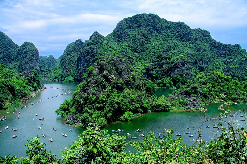 Quần thể danh thắng Tràng An - Di sản văn hóa và thiên nhiên thế giới. Quần thể danh thắng Tràng An - Di sản văn hóa và thiên nhiên thế giới.
