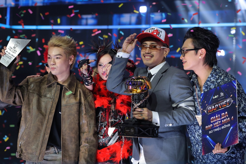 Rapper 28 tuổi Hustlang Robber trở thành Quán quân Rap Việt mùa 4 - 2 Rapper 28 tuổi Hustlang Robber trở thành Quán quân Rap Việt mùa 4 - 2