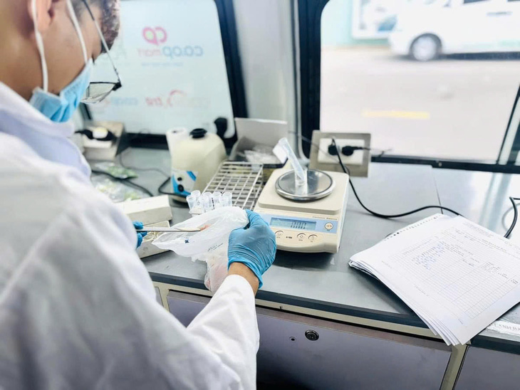 Saigon Co.op giữ bình ổn giá, tăng cường hàng hóa Tết Nguyên Đán 2025 - Ảnh 4.