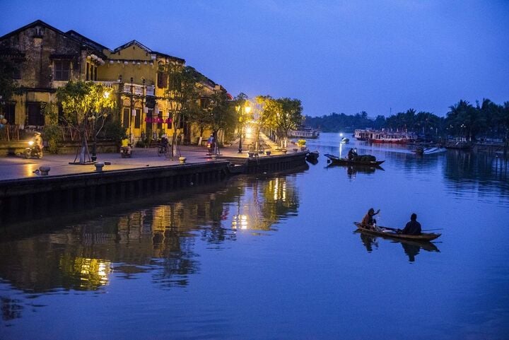 Dòng sông Hoài bình yên giữa lòng phố cổ Hội An.