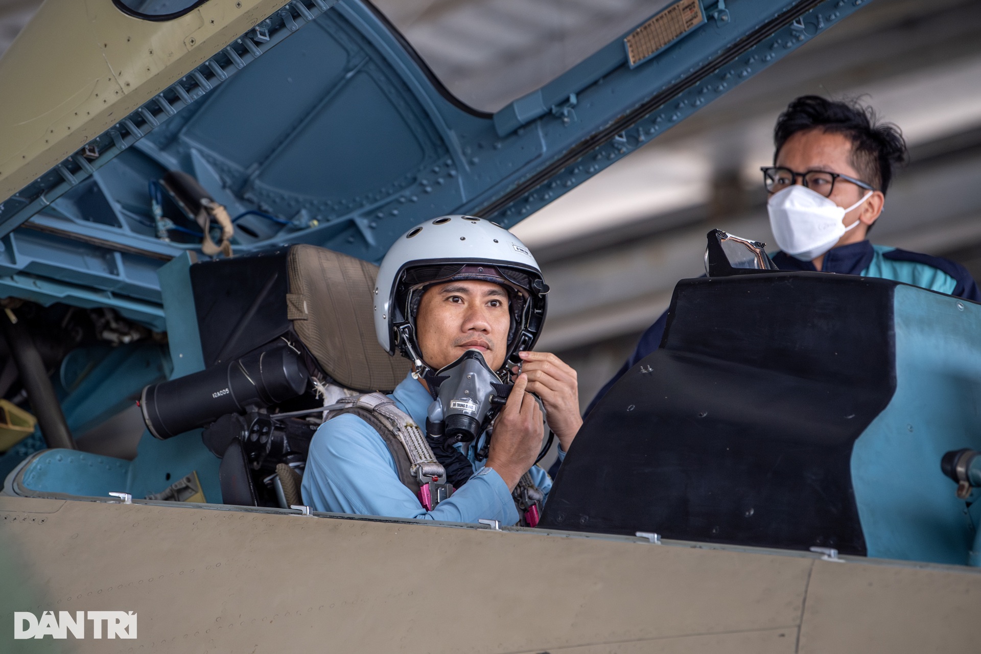 Hổ mang chúa SU-30MK2 bắn 96 quả đạn nhiễu rực sáng bầu trời Hà Nội - 2 Hổ mang chúa SU-30MK2 bắn 96 quả đạn nhiễu rực sáng bầu trời Hà Nội - 2