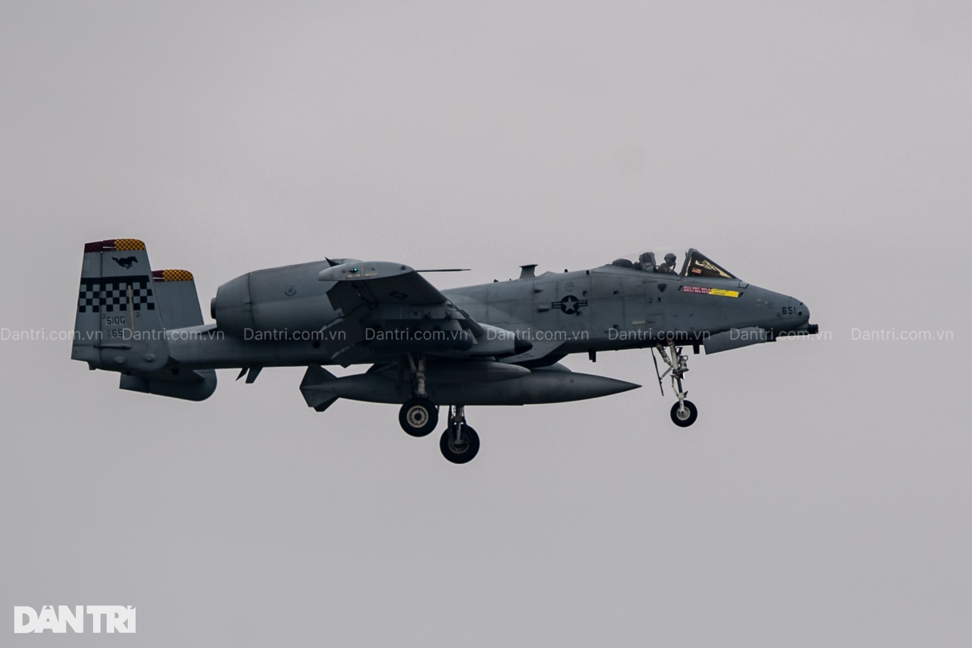 Máy bay cường kích A-10 Thunderbolt II của Mỹ hạ cánh xuống sân bay Gia Lâm - 10 Máy bay cường kích A-10 Thunderbolt II của Mỹ hạ cánh xuống sân bay Gia Lâm - 10