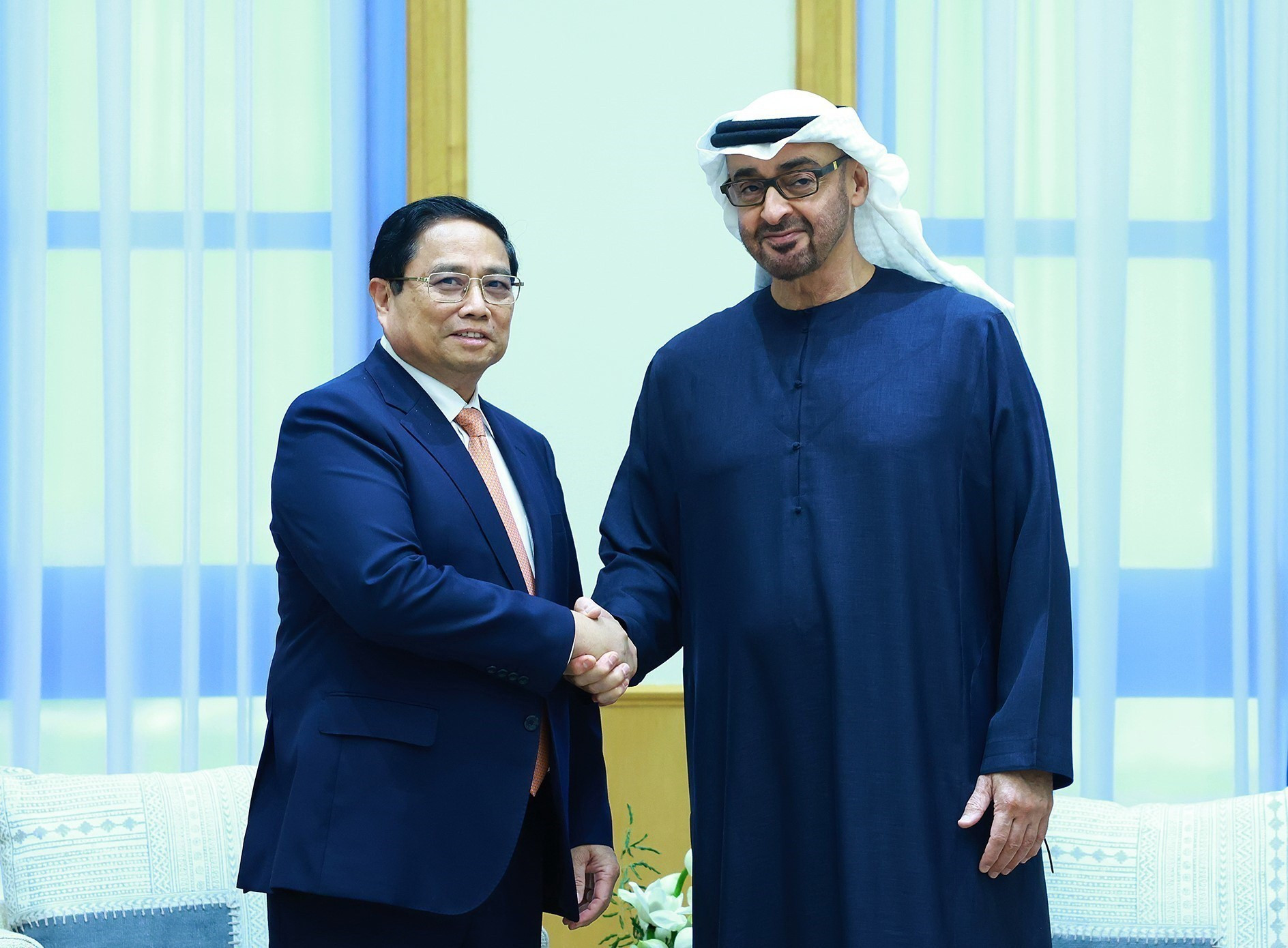 Thủ tướng Phạm Minh Chính chụp ảnh chung với Tổng thống Các Tiểu Vương quốc Arab Thống nhất (UAE) Mohamed bin Zayed Al Nahyan ngày 28/10/2024. (Ảnh: Dương Giang/TTXVN) thu-tuong-uae-1.jpg