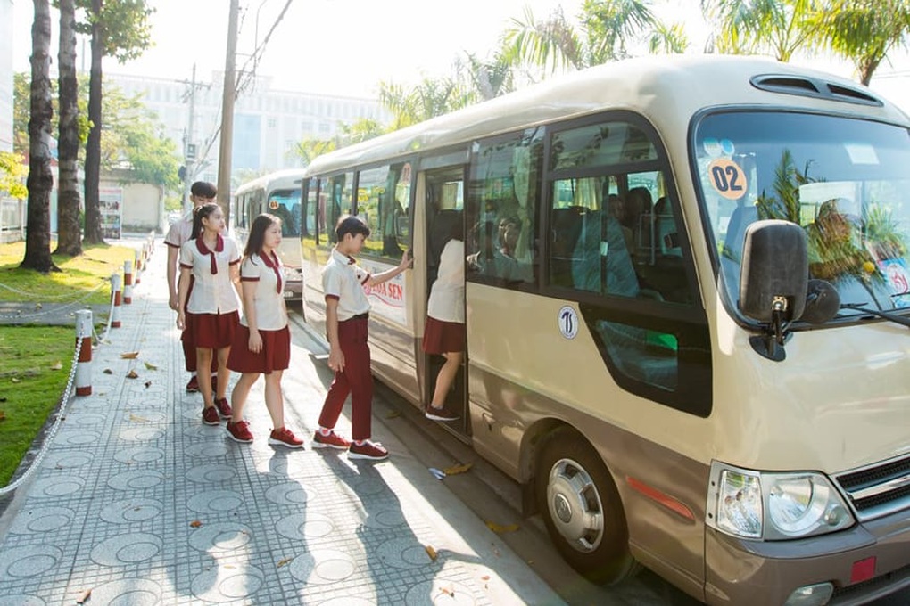 Từ 2025, ô tô kinh doanh chở trẻ mầm non và học sinh phải sơn màu vàng đậm - 1 Từ 2025, ô tô kinh doanh chở trẻ mầm non và học sinh phải sơn màu vàng đậm - 1