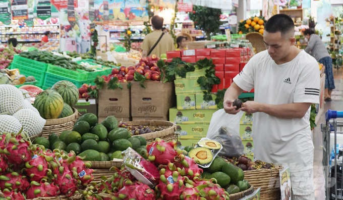 thy08800-153422_21-153423.jpg Siêu thị MM Mega Market An Phú (thành phố Thủ Đức) rau củ quả, thực phẩm phong phú. Ảnh: Nguyễn Thủy.
