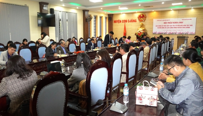 toan-canh-hoi-nghi-084130_246.jpg Hội thảo gợi mở phương hướng phát triển du lịch cộng đồng gắn với giá trị văn hóa cốt lõi. Ảnh: BH.