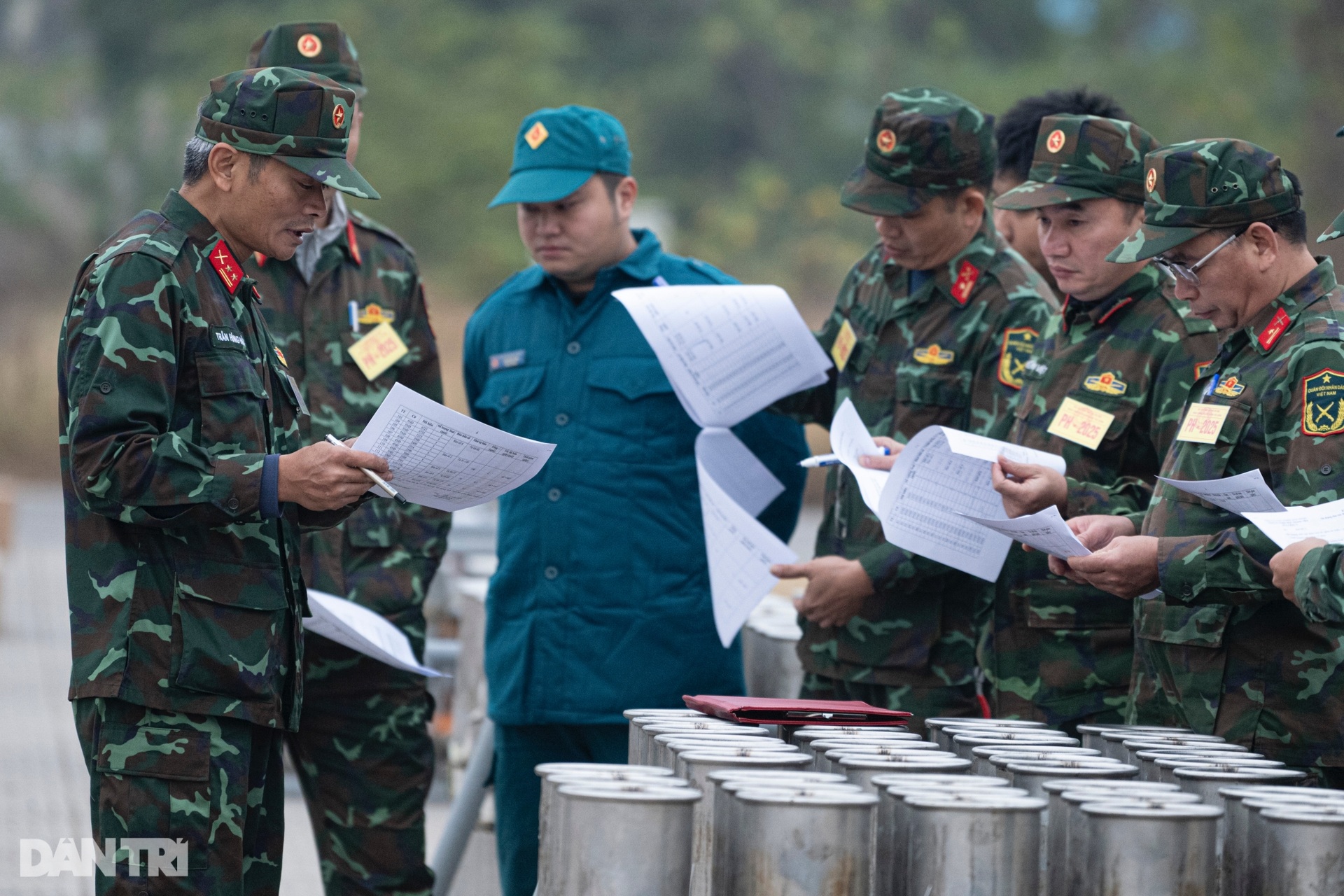 Bên trong trận địa pháo hoa Tết Dương lịch 2025 ở Hà Nội - 3 Bên trong trận địa pháo hoa Tết Dương lịch 2025 ở Hà Nội - 3
