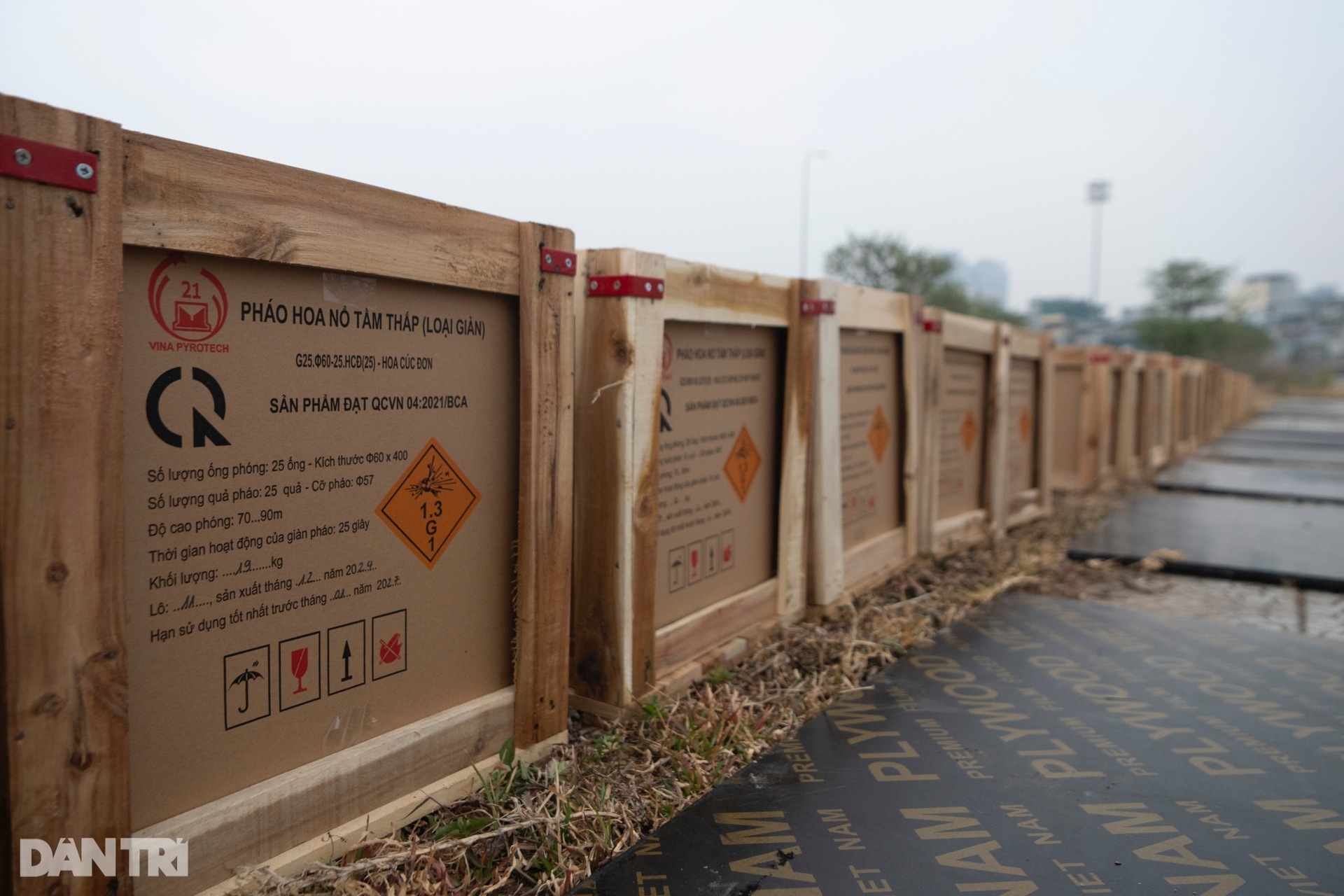 Bên trong trận địa pháo hoa Tết Dương lịch 2025 ở Hà Nội - 10 Bên trong trận địa pháo hoa Tết Dương lịch 2025 ở Hà Nội - 10