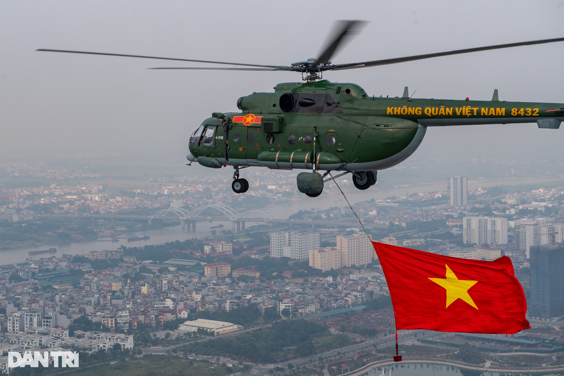 7 trực thăng diễn tập kéo cờ Tổ quốc cho lễ khai mạc Triển lãm Quốc phòng - 14 7 trực thăng diễn tập kéo cờ Tổ quốc cho lễ khai mạc Triển lãm Quốc phòng - 14