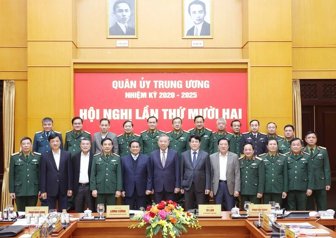 Tổng Bí thư Tô Lâm, Bí thư Quân ủy Trung ương và các đại biểu. (Ảnh: Thống Nhất/TTXVN) ttxvn_quan uy trung uong (2)_resize.jpg