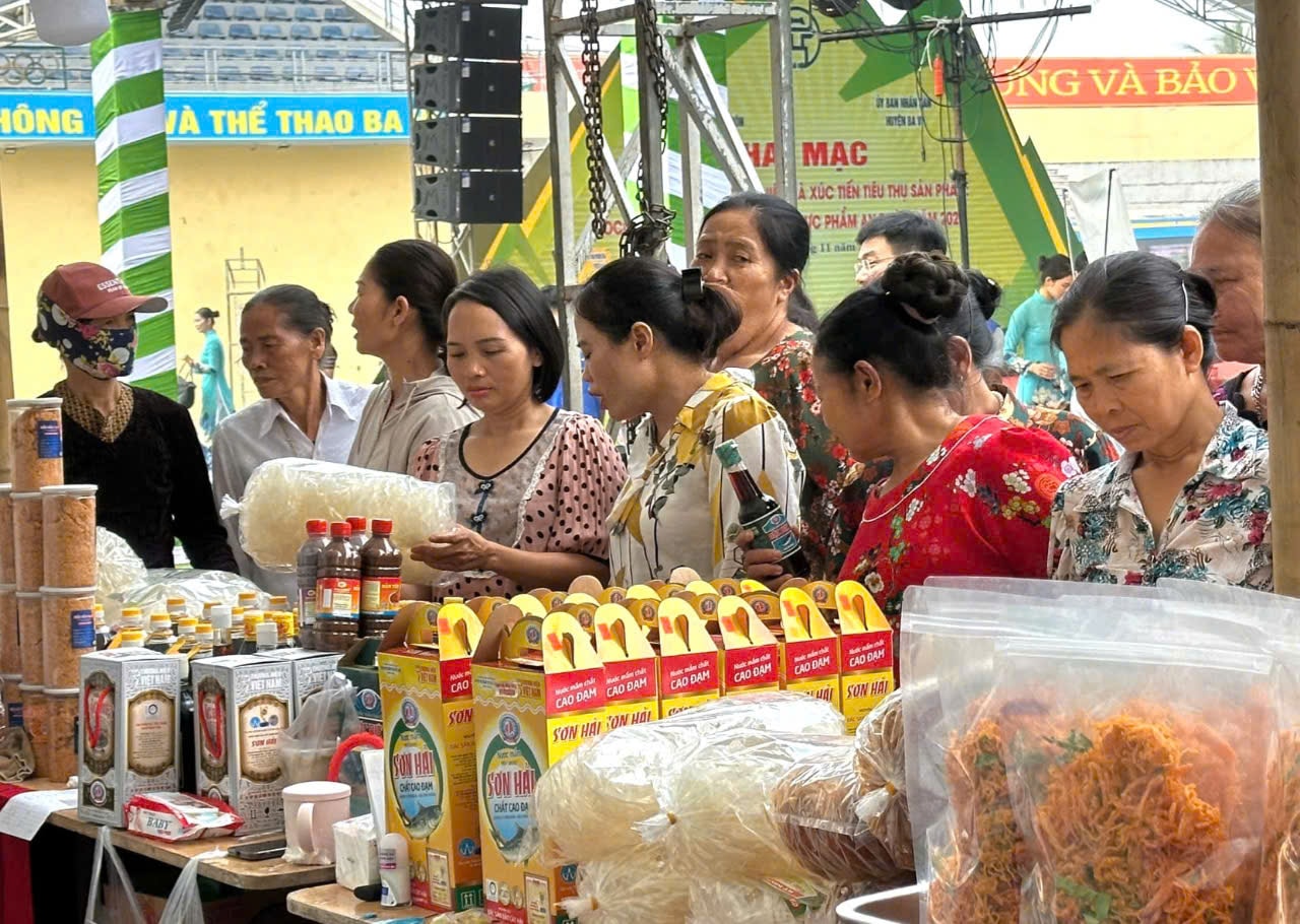 Tuần hàng OCOP, làng nghề, nông sản tại huyện Ba Vì kéo dài đến 19-11 - Vietnam.vn Tuần hàng OCOP, làng nghề, nông sản tại huyện Ba Vì kéo dài đến 19-11