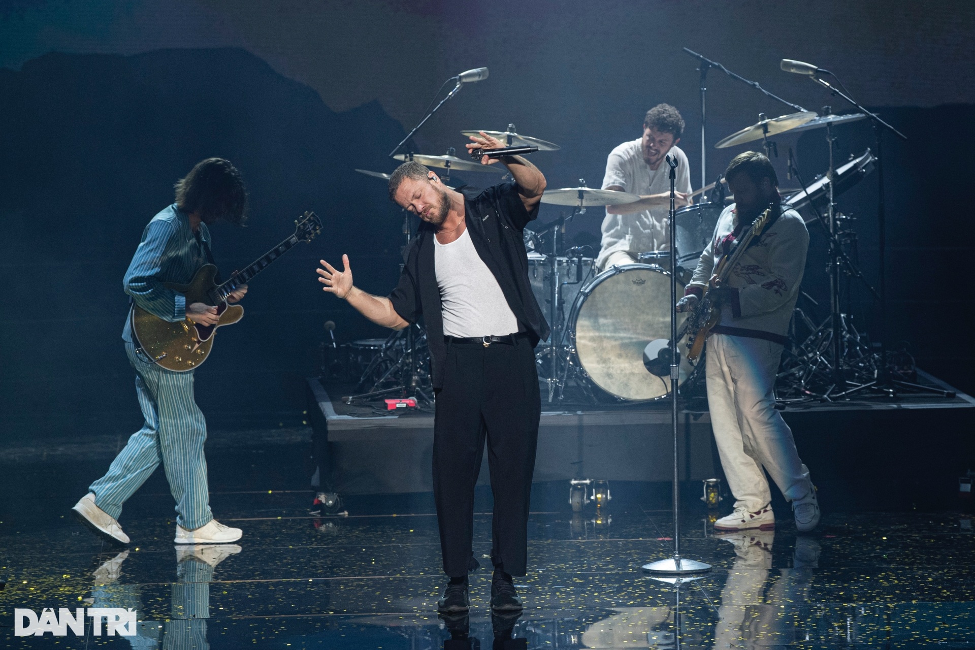 Imagine Dragons trình diễn ca khúc đạt hơn 2,7 tỷ lượt xem đến Hà Nội - 4 Imagine Dragons trình diễn ca khúc đạt hơn 2,7 tỷ lượt xem đến Hà Nội - 4