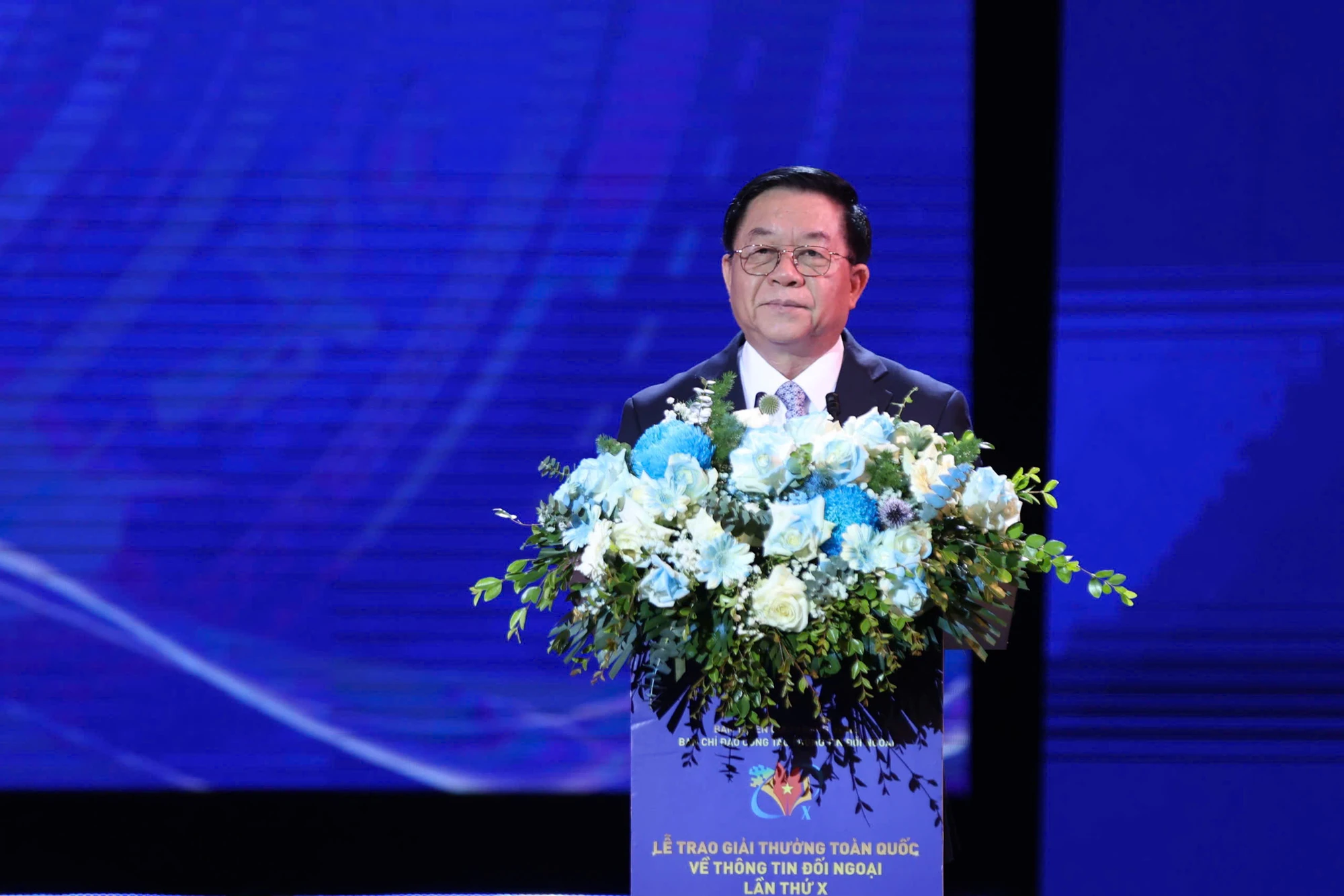 Ông Nguyễn Trọng Nghĩa, Bí thư Trung ương Đảng, Trưởng Ban Tuyên giáo Trung ương, Trưởng Ban Chỉ đạo Công tác thông tin đối ngoại phát biểu tại lễ trao giải. (Ảnh: Hoài Nam/Vietnam+) vnp1.jpg