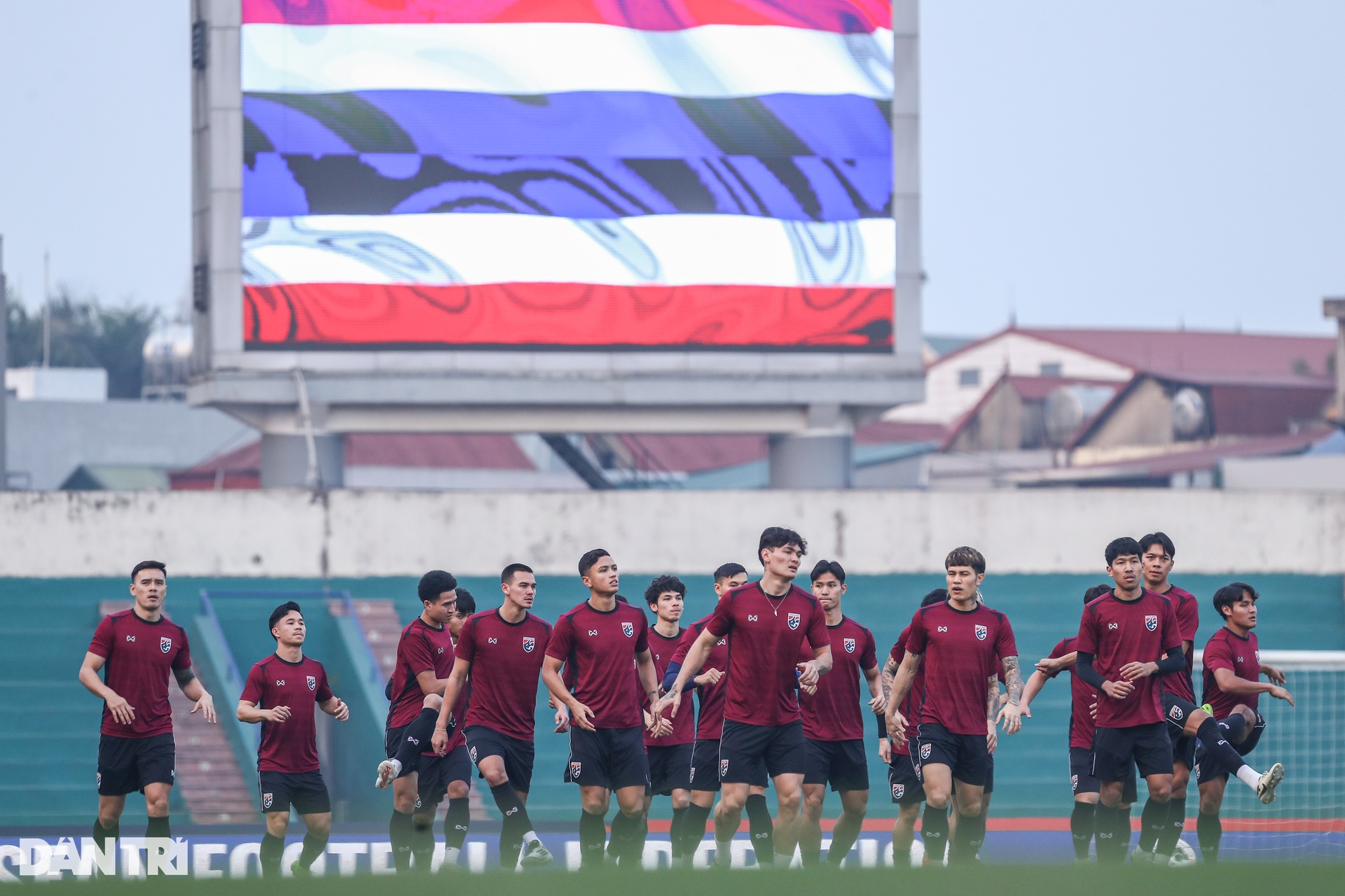 Tuyển Việt Nam và Thái Lan tập luyện, sẵn sàng so tài trên sân Việt Trì - 10 Tuyển Việt Nam và Thái Lan tập luyện, sẵn sàng so tài trên sân Việt Trì - 10