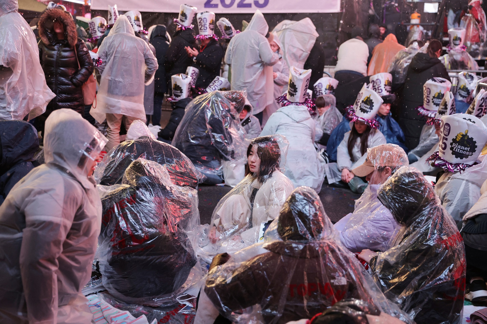 Những hình ảnh chào đón năm mới 2025 đầy ấn tượng- Ảnh 3. Những hình ảnh chào đón năm mới 2025 đầy ấn tượng- Ảnh 3.