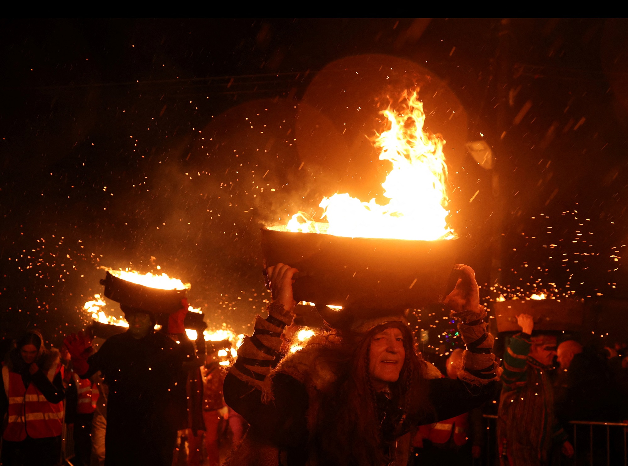 Những hình ảnh chào đón năm mới 2025 đầy ấn tượng- Ảnh 5. Những hình ảnh chào đón năm mới 2025 đầy ấn tượng- Ảnh 5.