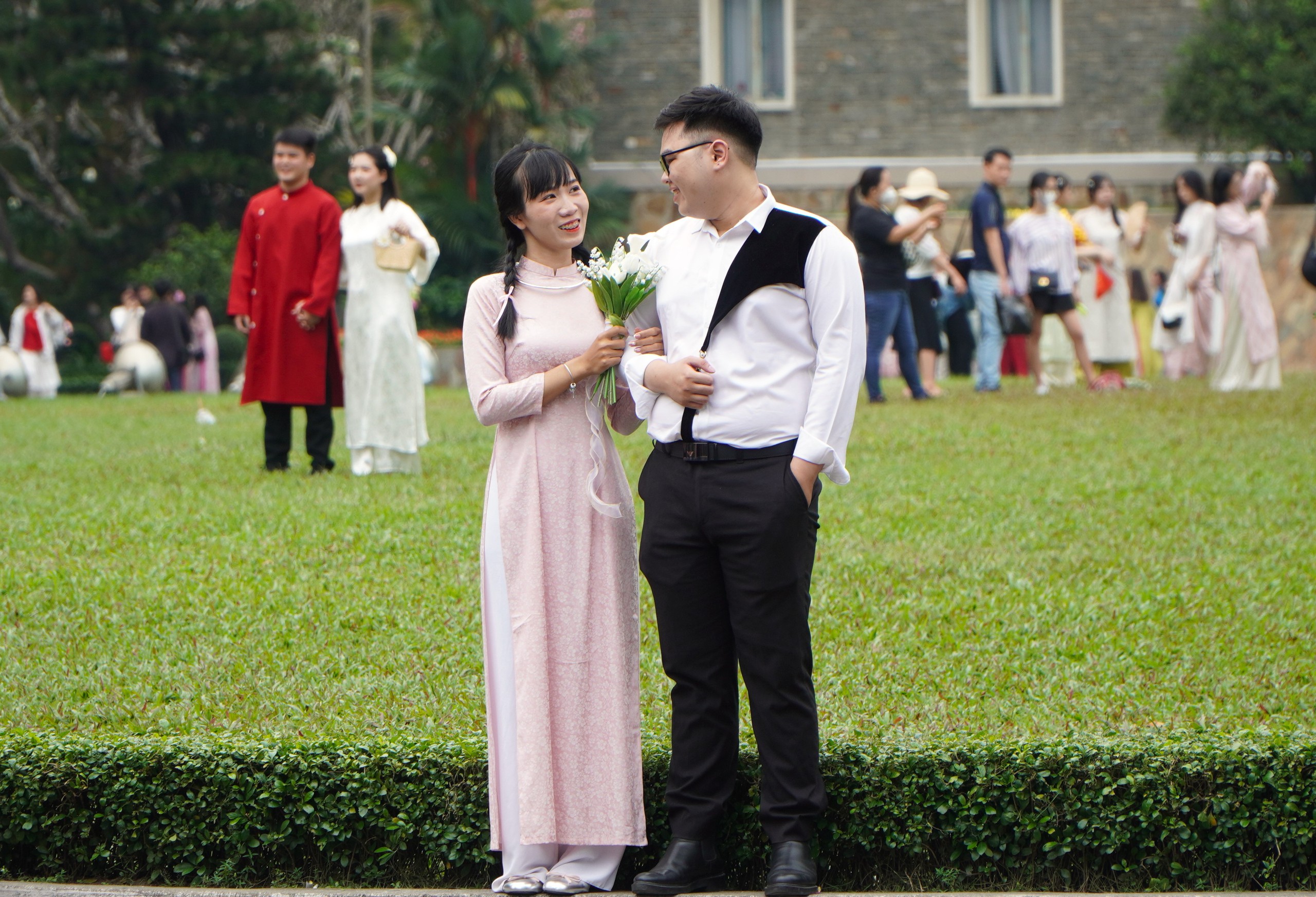 Giới trẻ TP HCM nô nức xuống phố ngày Tết Dương lịch- Ảnh 12. Giới trẻ TP HCM nô nức xuống phố ngày Tết Dương lịch- Ảnh 12.