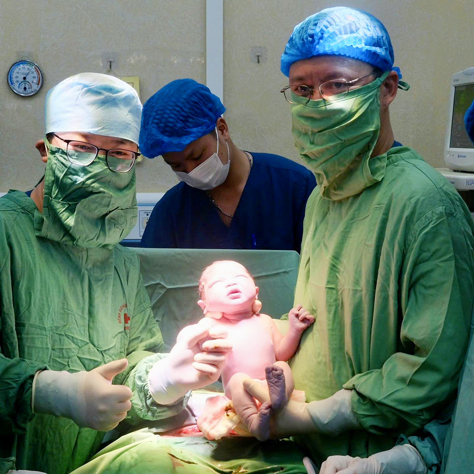 "Công dân nhí" chào đời mang đến niềm hạnh phúc vô bờ bến cho các gia đình và đội ngũ bác sĩ, nhân viên y tế của Bệnh viện Phụ sản Hà Nội.